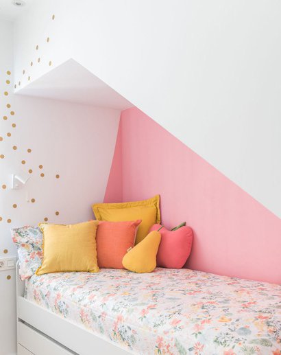 Habitación infantil con pared pintada Habitación infantil con pared pintada